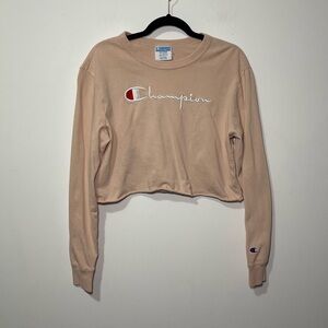 Champion Women's light pink logo casual crop top vrew neck sweatshirt in size M